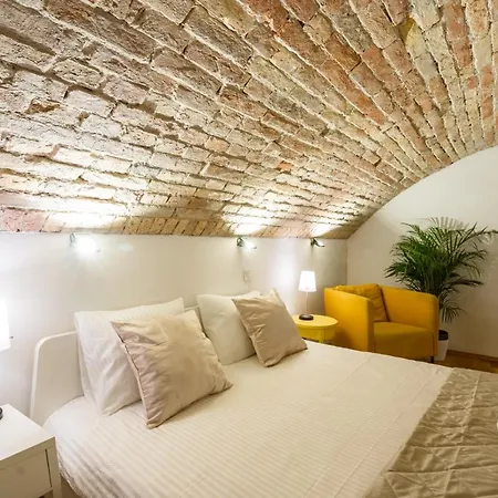Modern Stylish @ Superb Location Apartament