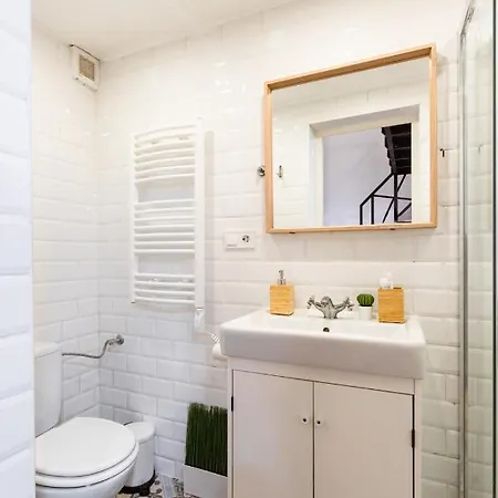 Apartment Modern Stylish @ Superb Location *