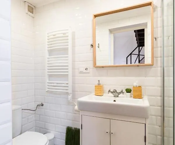 Apartment Modern Stylish @ Superb Location *